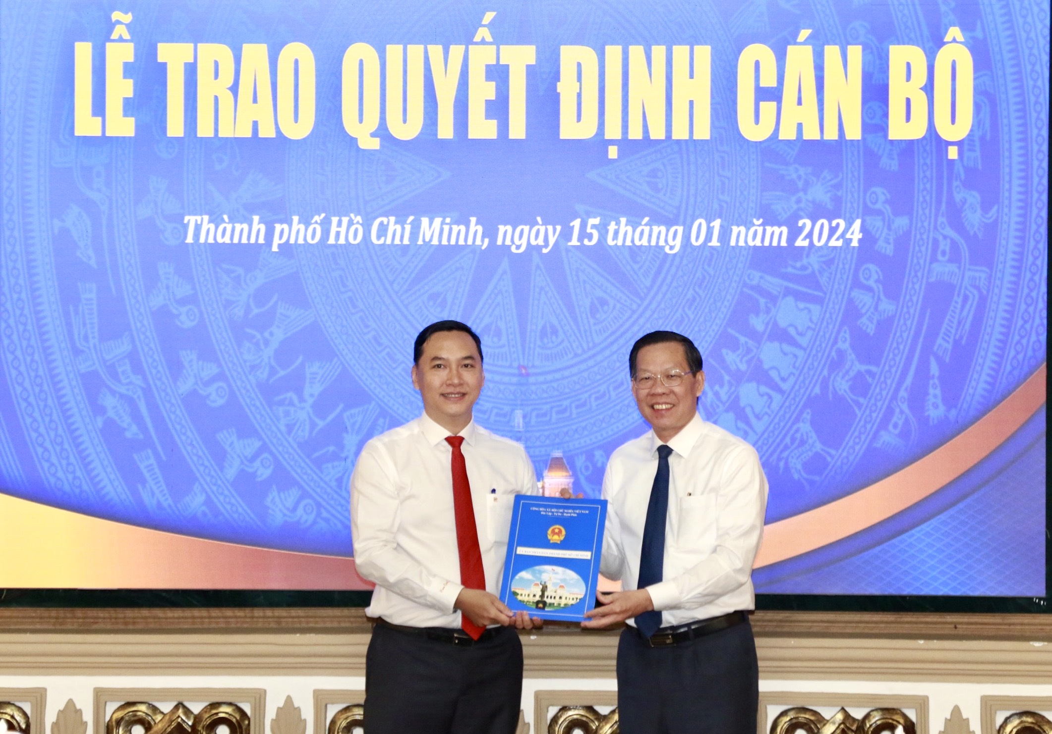 Chủ tịch UBND TP HCM trao quyết định c&aacute;n bộ TP Thủ Đức- Ảnh 1.