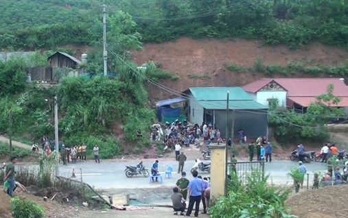 Cổng nhà bất ngờ bị sập, bé gái 7 tuổi đang chơi đùa tử vong