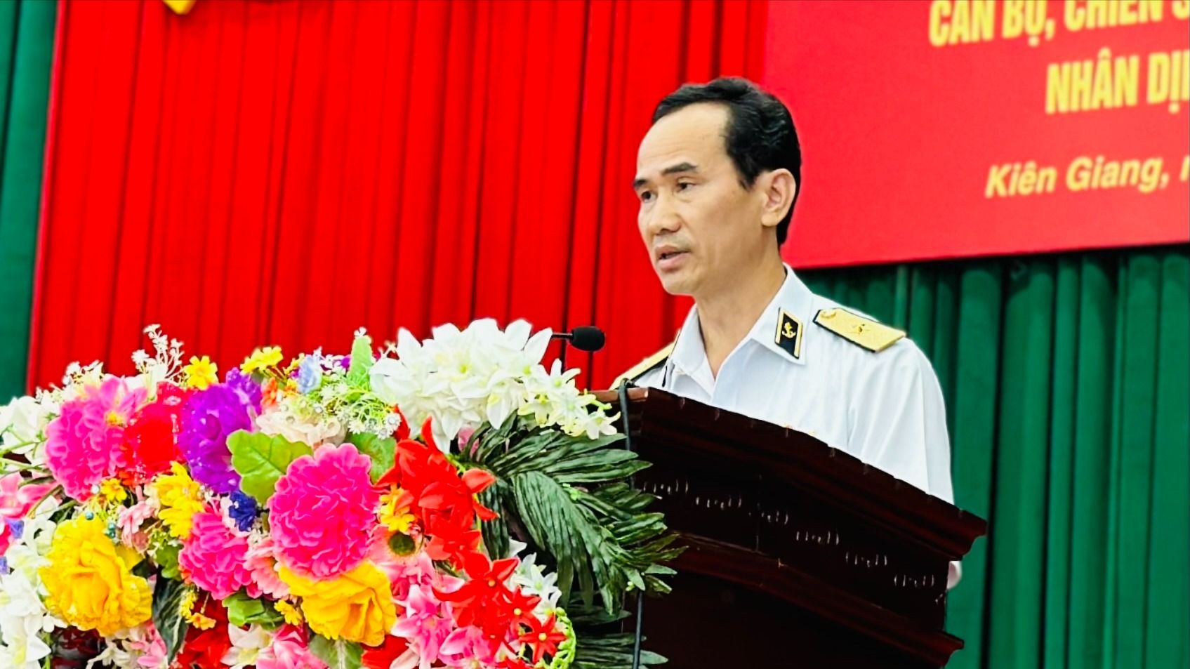 Nhiều tỉnh th&agrave;nh, doanh nghiệp tặng qu&agrave; Tết qu&acirc;n d&acirc;n c&aacute;c đảo T&acirc;y Nam- Ảnh 2.