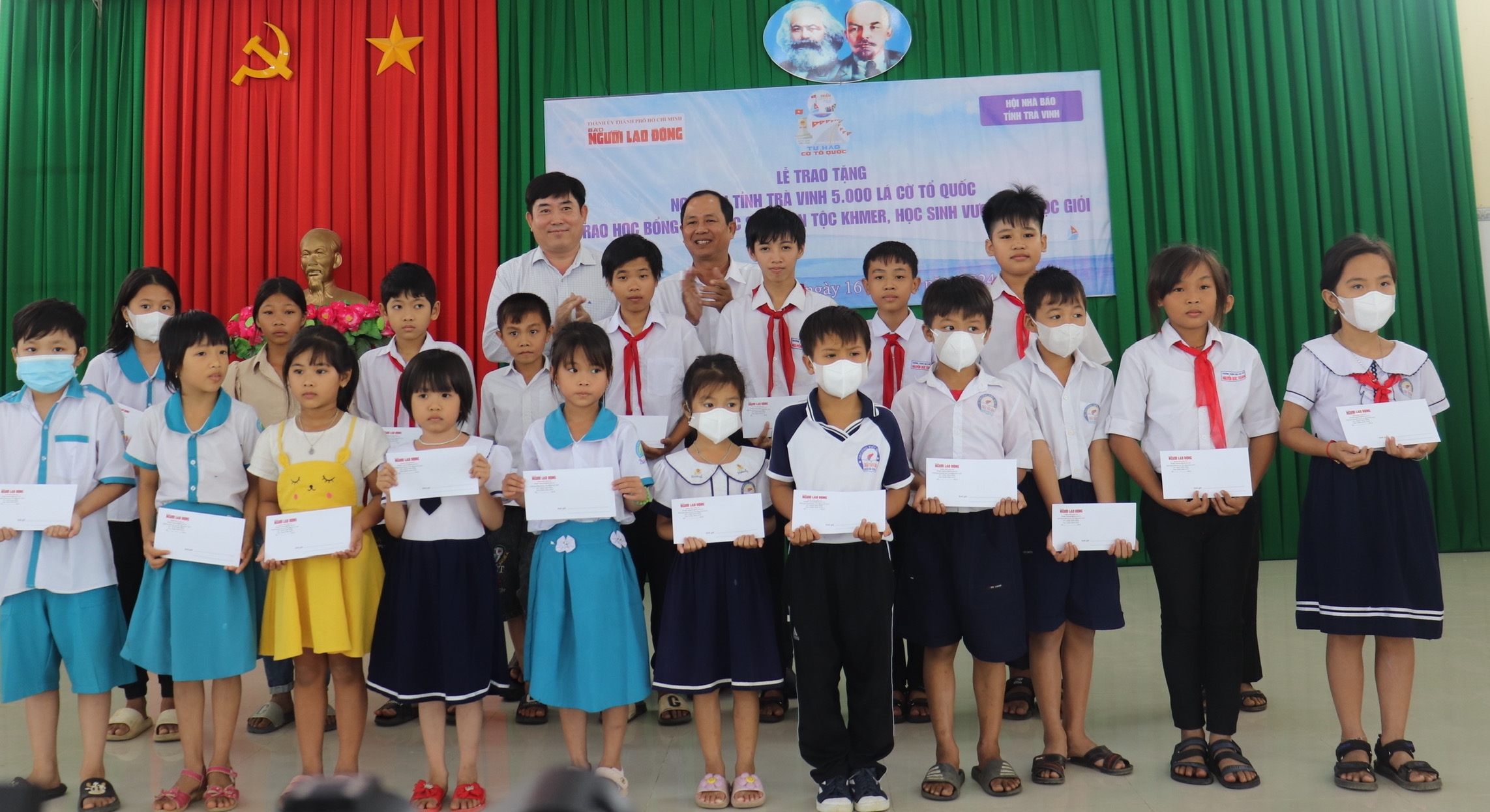 Chương trình ý nghĩa của Báo Người Lao Động tiếp tục đến với Trà Vinh- Ảnh 17.