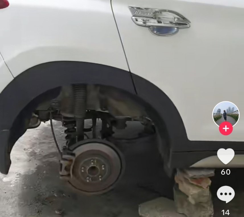 Bị xử l&yacute; v&igrave; h&oacute;ng hớt chuyện h&agrave;ng x&oacute;m rồi đăng l&ecirc;n TikTok- Ảnh 1.