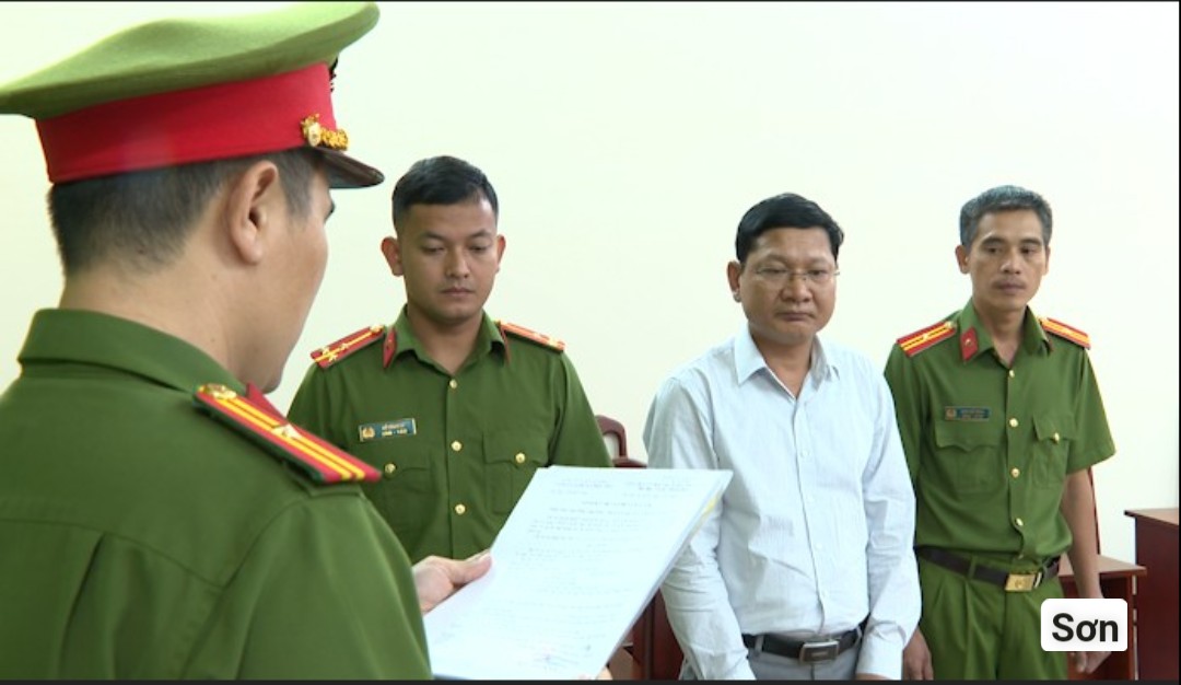 C&ocirc;ng an TP HCM bắt tạm giam Ph&oacute; Cục trưởng Cục Đăng kiểm Việt Nam- Ảnh 5.