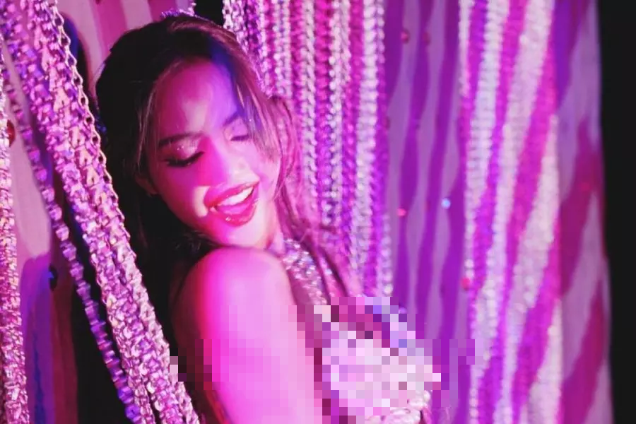 Lisa của Blackpink tự muốn nhảy thoát y- Ảnh 3.
