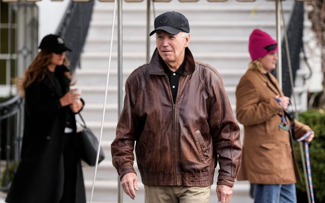 Tổng thống Biden nói gì sau khi ông Trump thắng lớn ở Iowa?
