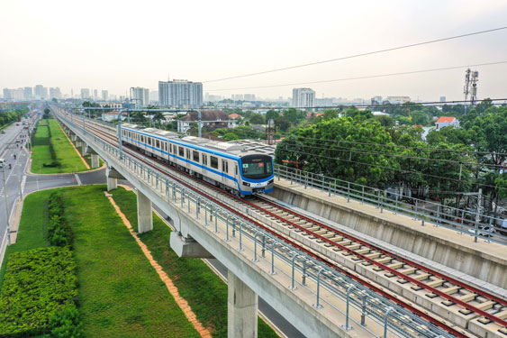 Trong năm 2024, tuyến metro số 1 sẽ vận hành khai thác thương mại Ảnh: HOÀNG TRIỀU
