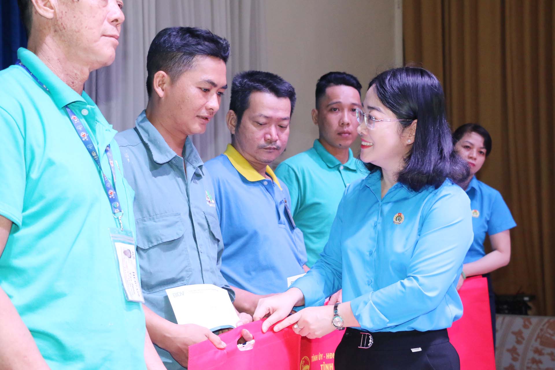 Doanh nghiệp lỗ nặng vẫn vay ngân hàng thưởng Tết 2 tháng lương- Ảnh 4.