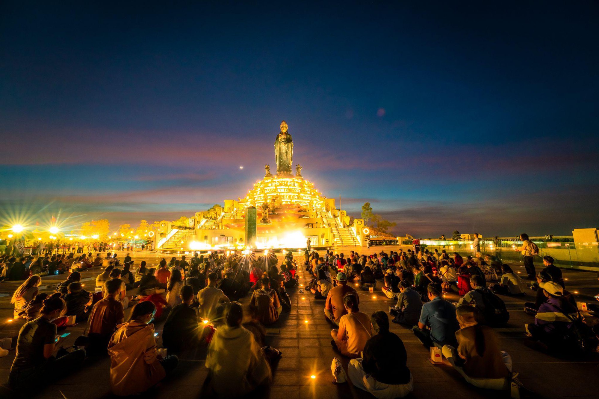 Những khoảnh khắc thiêng liêng trong mùa lễ tạ cuối năm tại núi Bà Đen, Tây Ninh- Ảnh 4.