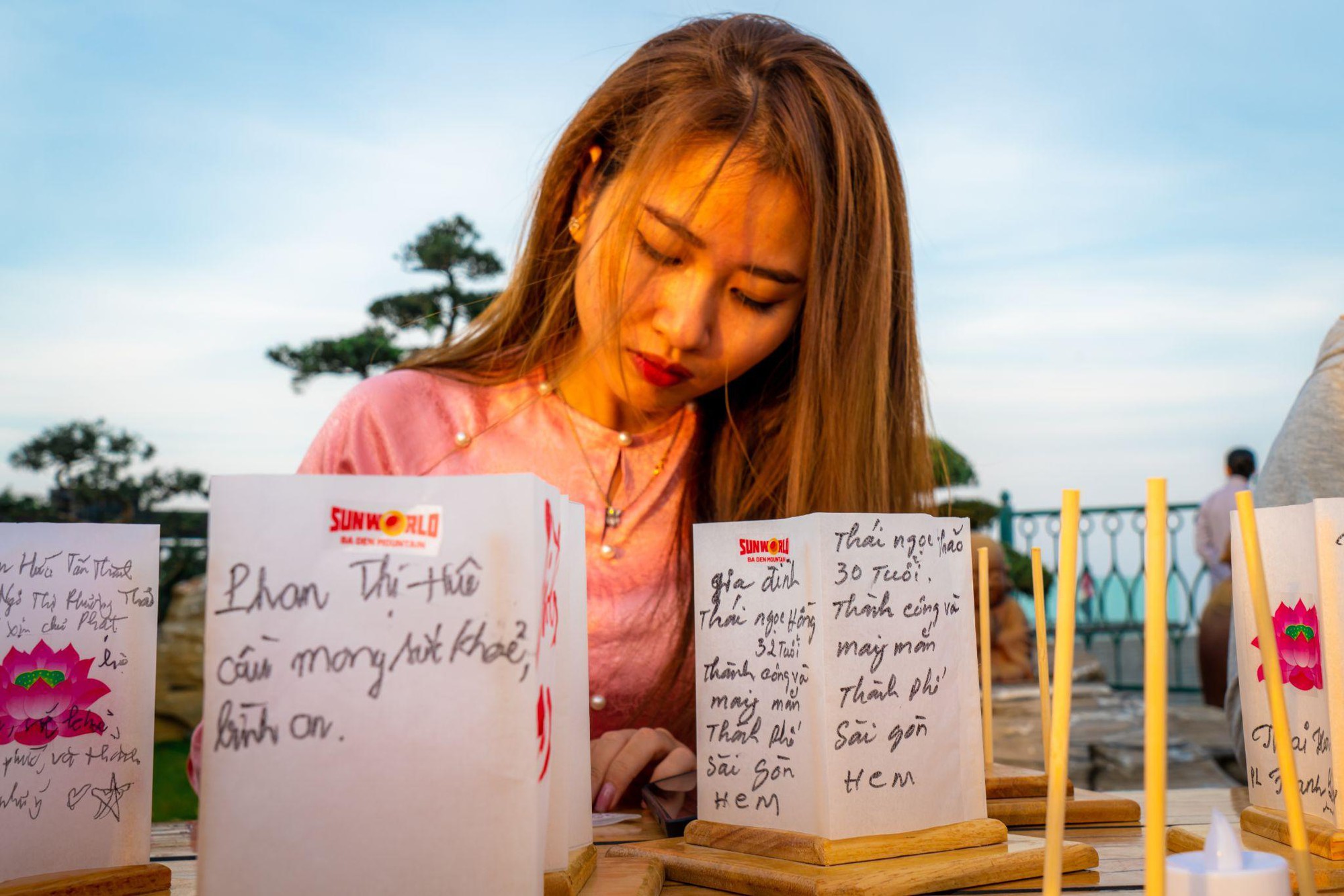 Những khoảnh khắc thiêng liêng trong mùa lễ tạ cuối năm tại núi Bà Đen, Tây Ninh- Ảnh 8.