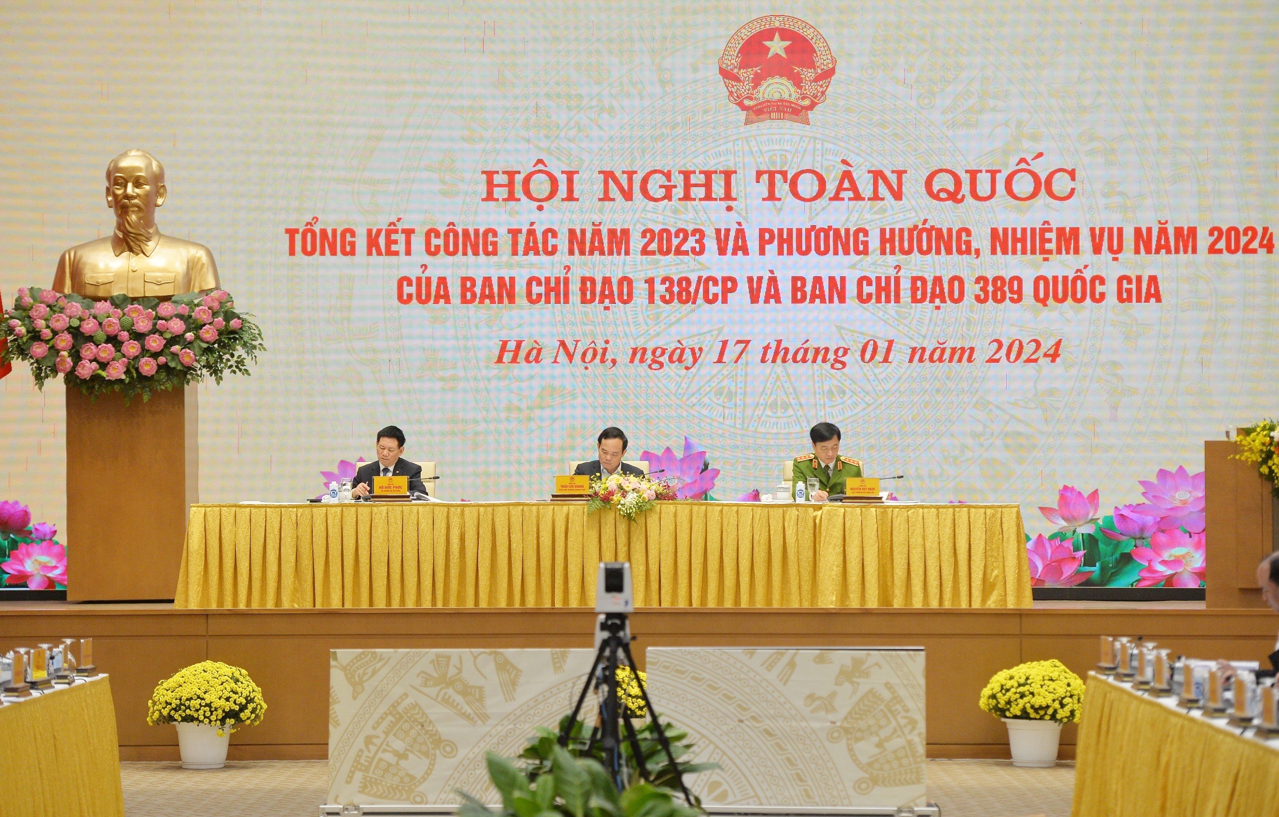 C&ocirc;ng an TP HCM khởi tố h&agrave;ng loạt vụ "khủng bố" đ&ograve;i nợ- Ảnh 1.