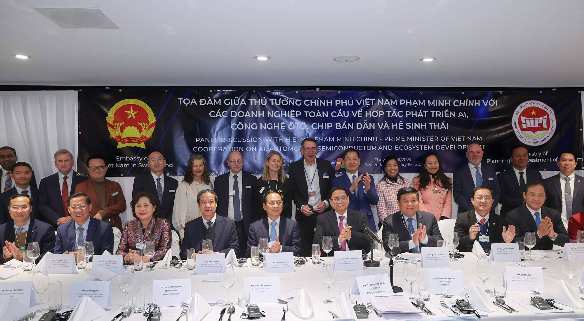 Thủ tướng chủ tr&igrave; tọa đ&agrave;m với doanh nghiệp to&agrave;n cầu về AI, chip b&aacute;n dẫn- Ảnh 5.