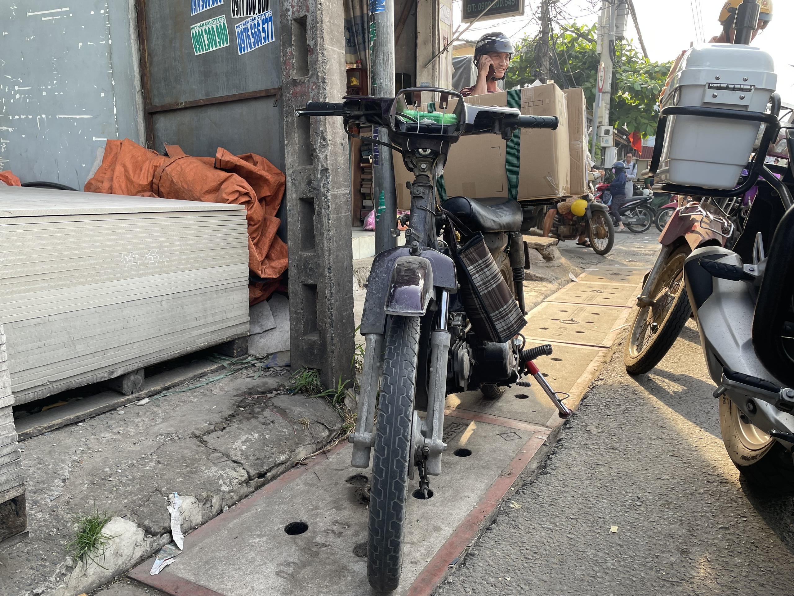 Choáng với xe "mù" ở TP HCM- Ảnh 3.