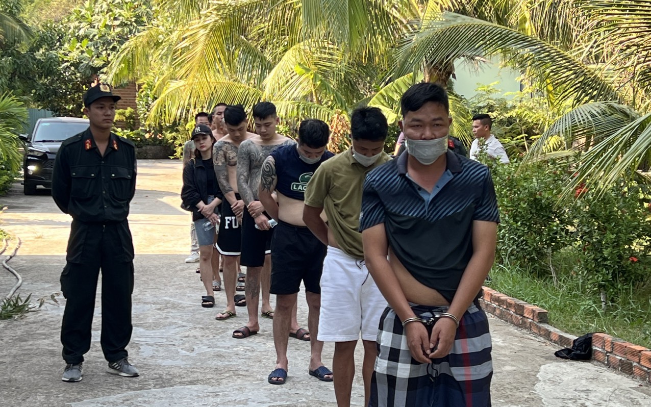 Bắt Cảnh "đen" và đàn em