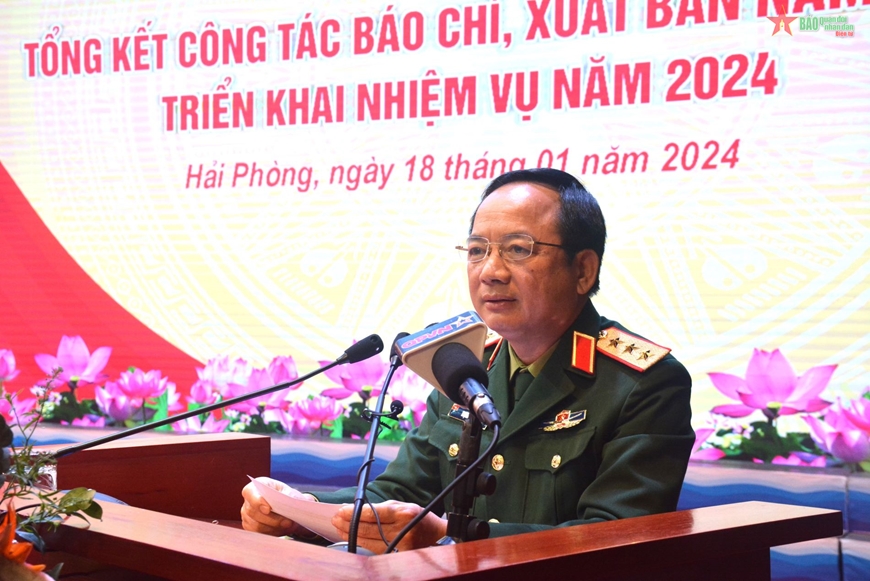 Tổng Bi&ecirc;n tập B&aacute;o Người Lao Động nhận bằng khen của Bộ trưởng Bộ Quốc ph&ograve;ng- Ảnh 3.