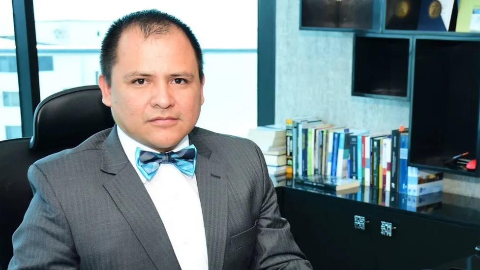 C&ocirc;ng tố vi&ecirc;n C&eacute;sar Su&aacute;rez bị bắn khi đang l&aacute;i xe. Ảnh: Facebook