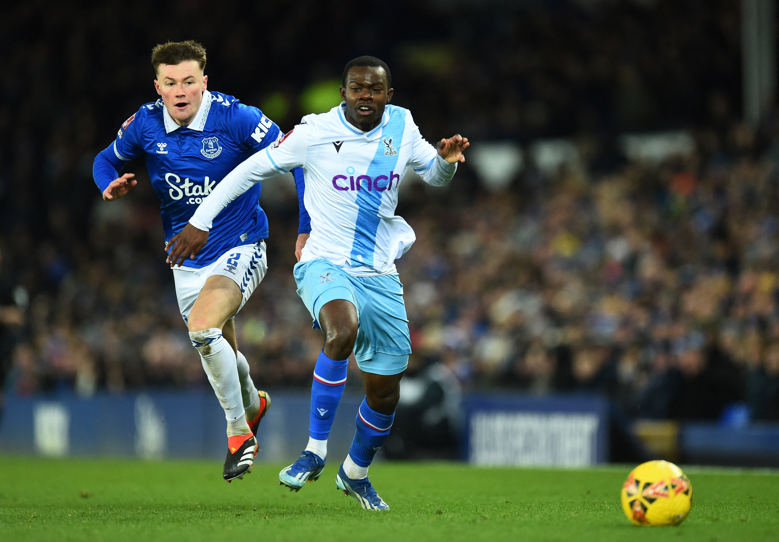 Siêu phẩm chốt 132 phút không bàn thắng, Everton đoạt vé đi tiếp FA Cup- Ảnh 1.
