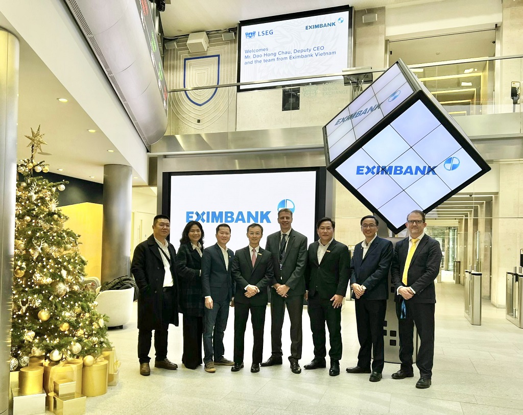 Đo&agrave;n c&ocirc;ng t&aacute;c Eximbank c&ugrave;ng c&aacute;c c&aacute;n bộ cấp cao của LSEG tại Trụ sở ch&iacute;nh của LSEG