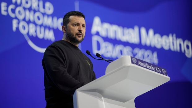 Tổng thống Ukraine Volodymyr Zelensky ph&aacute;t biểu tại TP Davos. Ảnh: AP