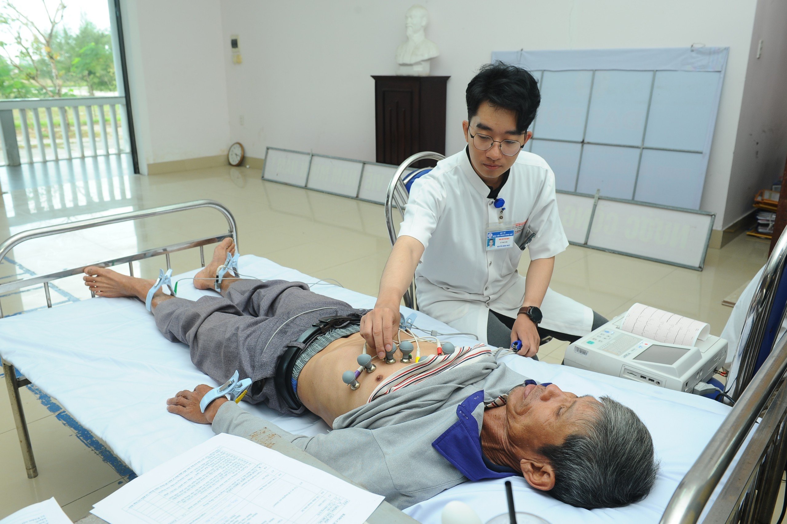 Khoảng 75% bệnh nh&acirc;n ung thư phổi ph&aacute;t hiện muộn- Ảnh 1.