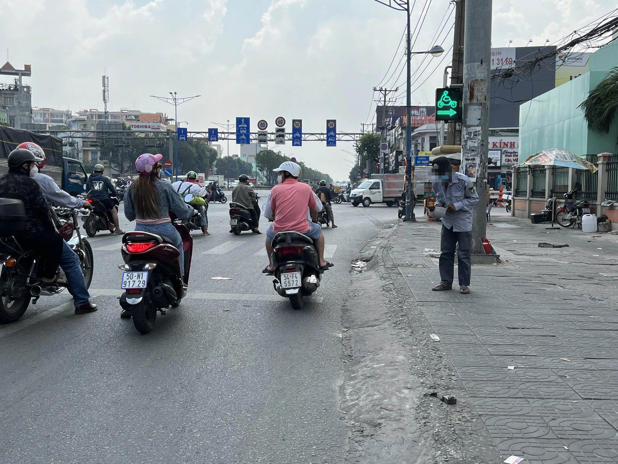 TP HCM: Văn bản khẩn liên quan người lang thang, trẻ em xin ăn- Ảnh 1.
