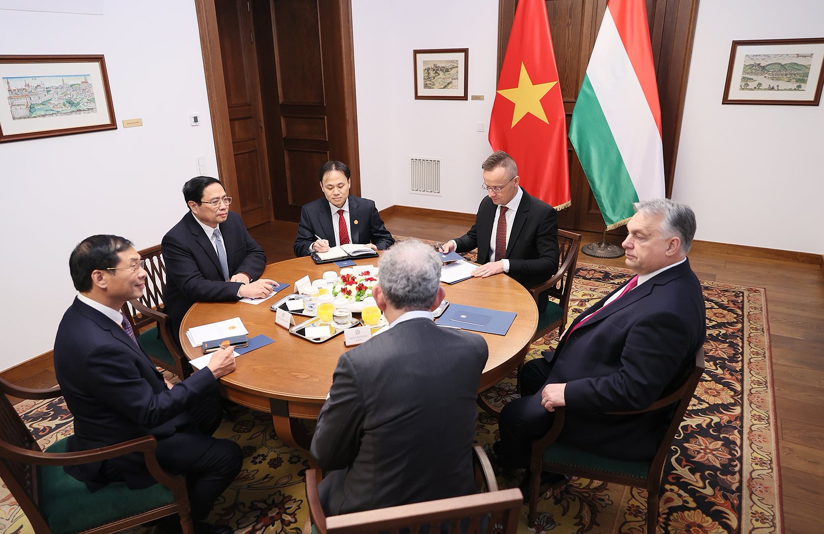 Cuộc hội đ&agrave;m quan trọng giữa Thủ tướng Phạm Minh Ch&iacute;nh v&agrave; Thủ tướng Hungary- Ảnh 3.