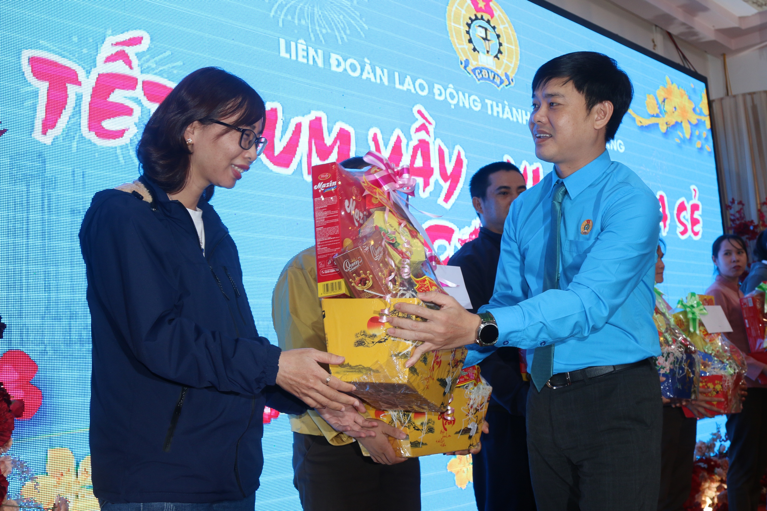 Thành phố Nha Trang tổ chức "Tết sum vầy - Xuân chia sẻ"- Ảnh 1.