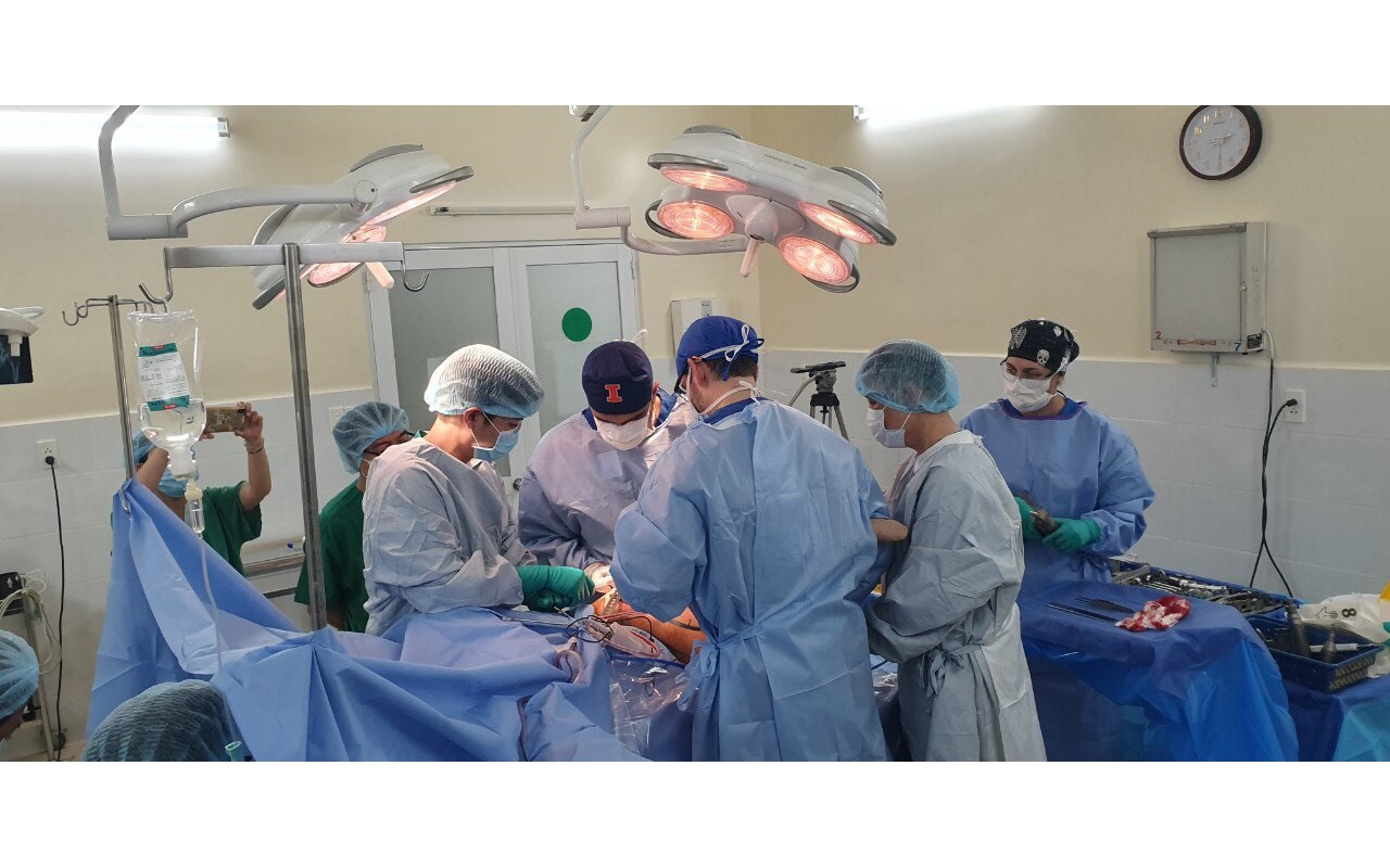 50 bệnh nhân có hoàn cảnh khó khăn sẽ được thay khớp háng miễn phí