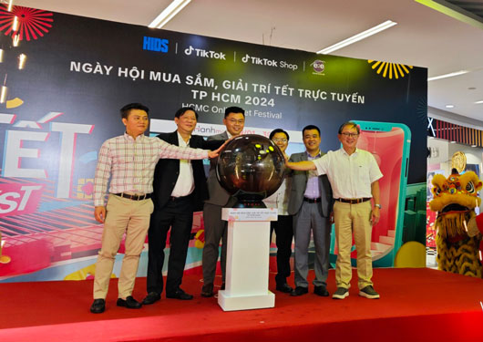Các doanh nghiệp mở màn ngày hội mua sắm, giải trí Tết trực tuyến
