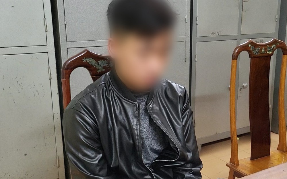 Khởi tố nam sinh lớp 12 tông xe máy vào CSGT đang làm nhiệm vụ