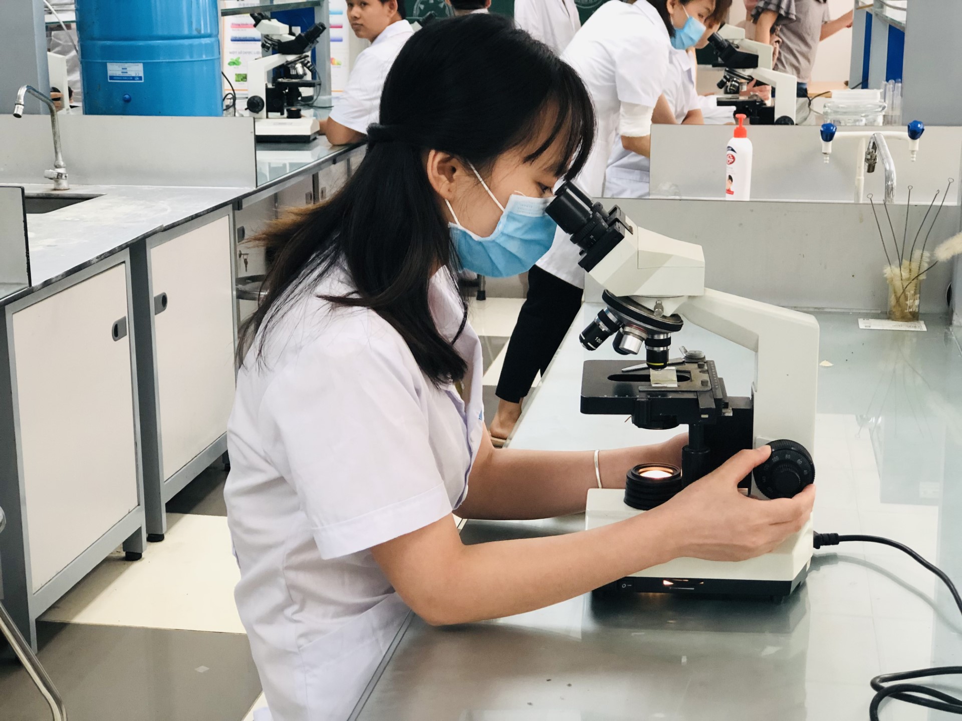 Khối ngành y dược sẽ có mức tăng học phí cao nhất theo Nghị định 97. Ảnh: LAn Anh
