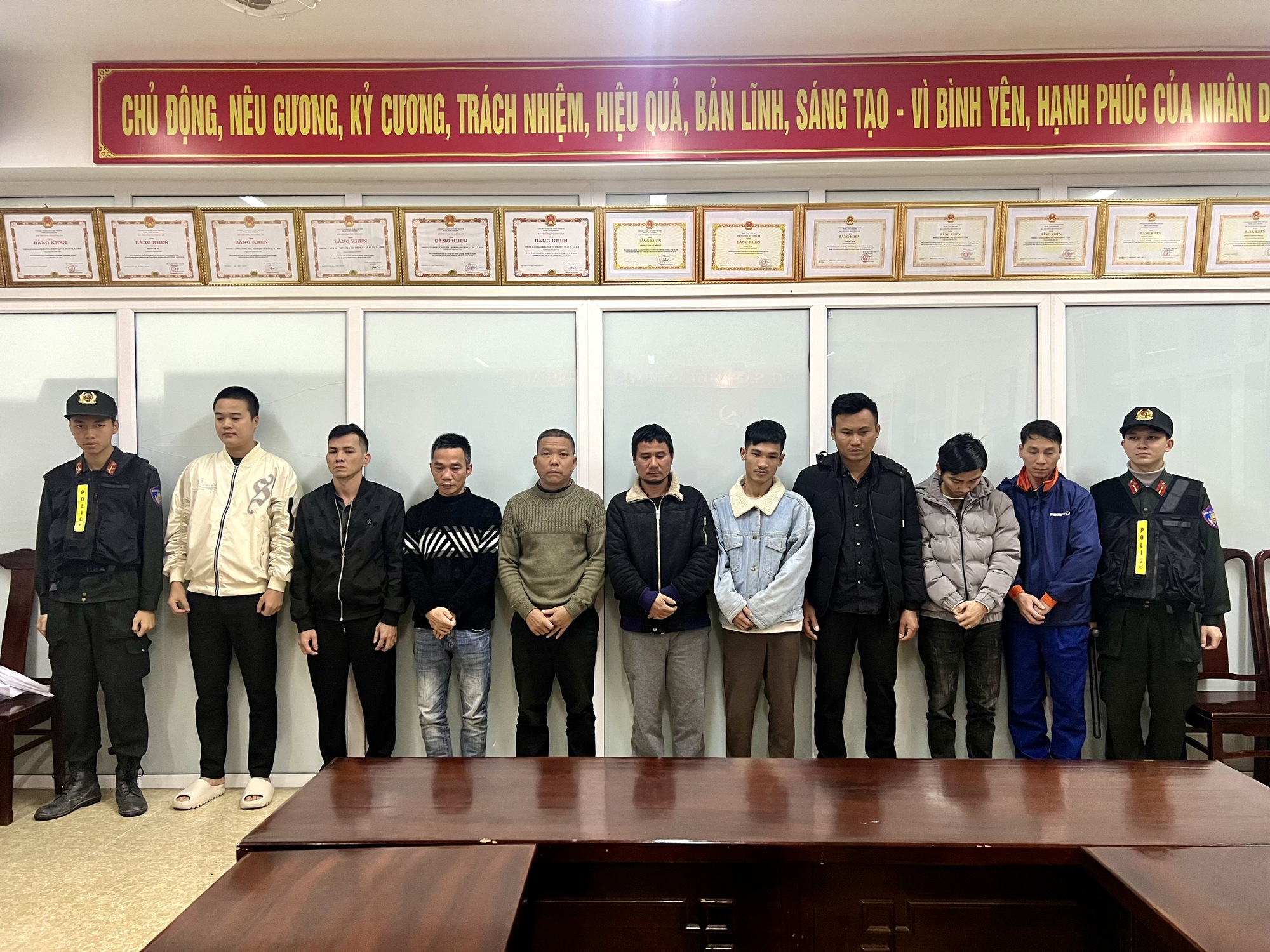 Lộ diện kẻ cầm đầu đường d&acirc;y c&aacute; độ b&oacute;ng đ&aacute; 176 tỉ đồng - Ảnh 2.