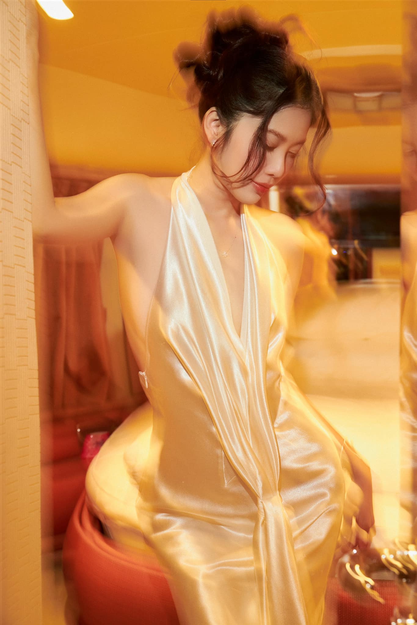 "Người đẹp thị phi" gọi tên Nam Em!- Ảnh 2.