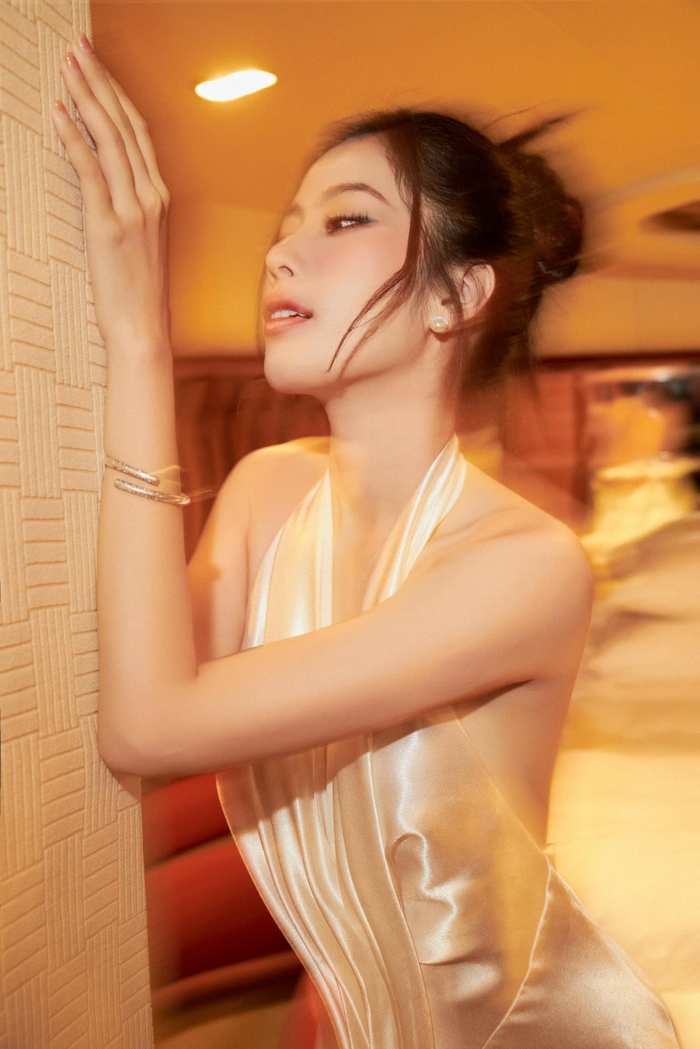 "Người đẹp thị phi" gọi tên Nam Em!- Ảnh 1.