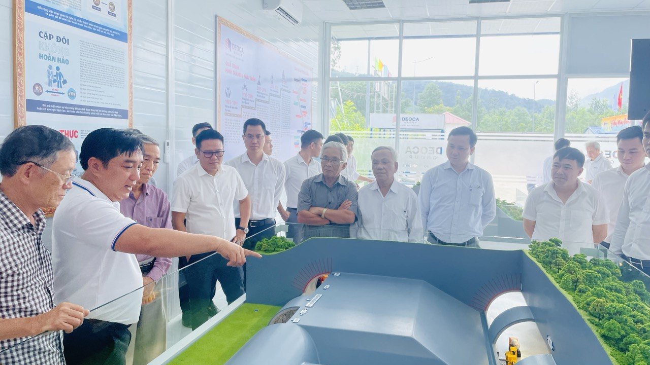 L&atilde;nh đạo v&agrave; nguy&ecirc;n l&atilde;nh đạo tỉnh Quảng Ng&atilde;i thăm dự &aacute;n Quảng Ng&atilde;i &ndash; Ho&agrave;i Nhơn- Ảnh 1.
