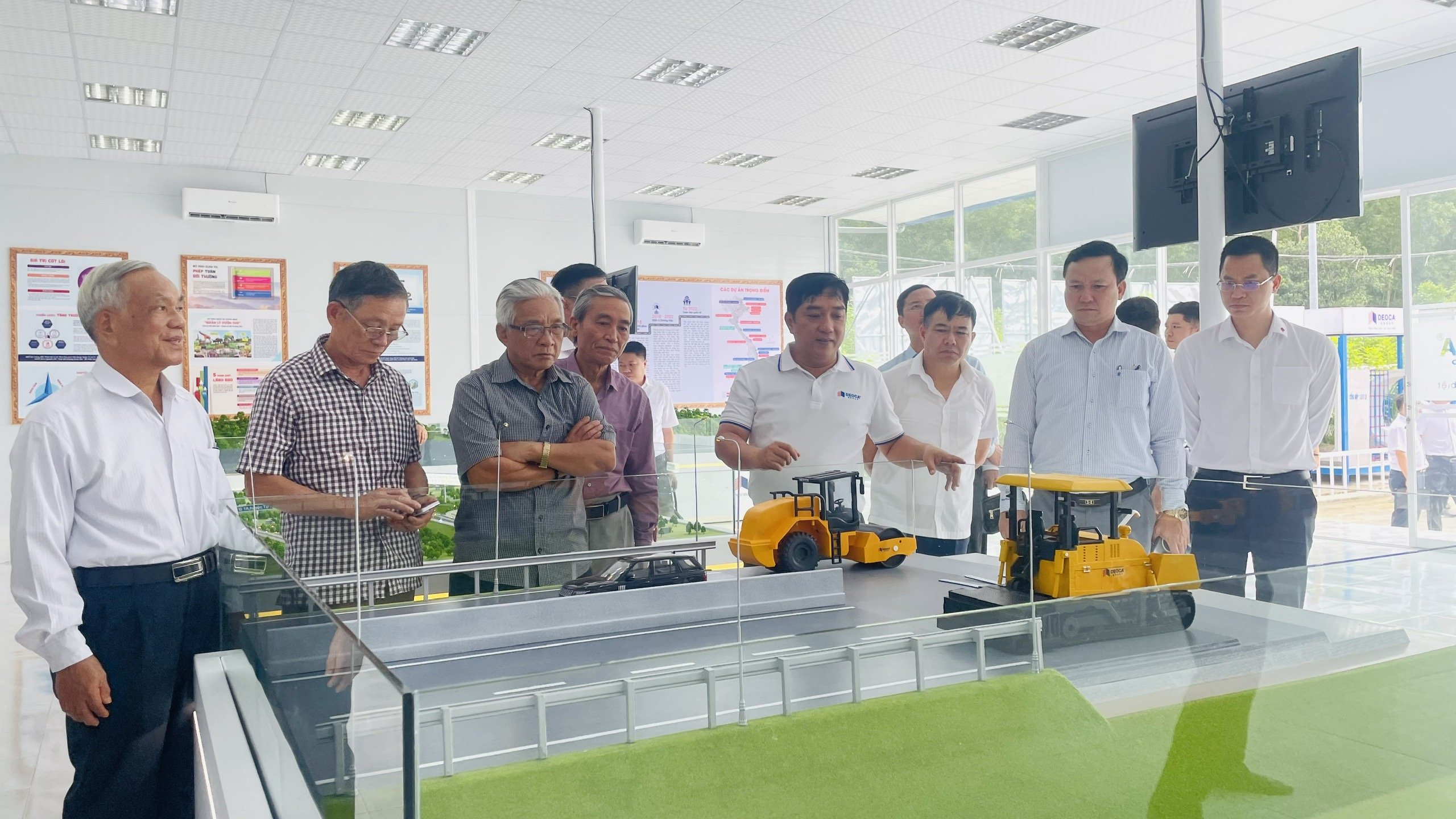 L&atilde;nh đạo v&agrave; nguy&ecirc;n l&atilde;nh đạo tỉnh Quảng Ng&atilde;i thăm dự &aacute;n Quảng Ng&atilde;i &ndash; Ho&agrave;i Nhơn- Ảnh 2.
