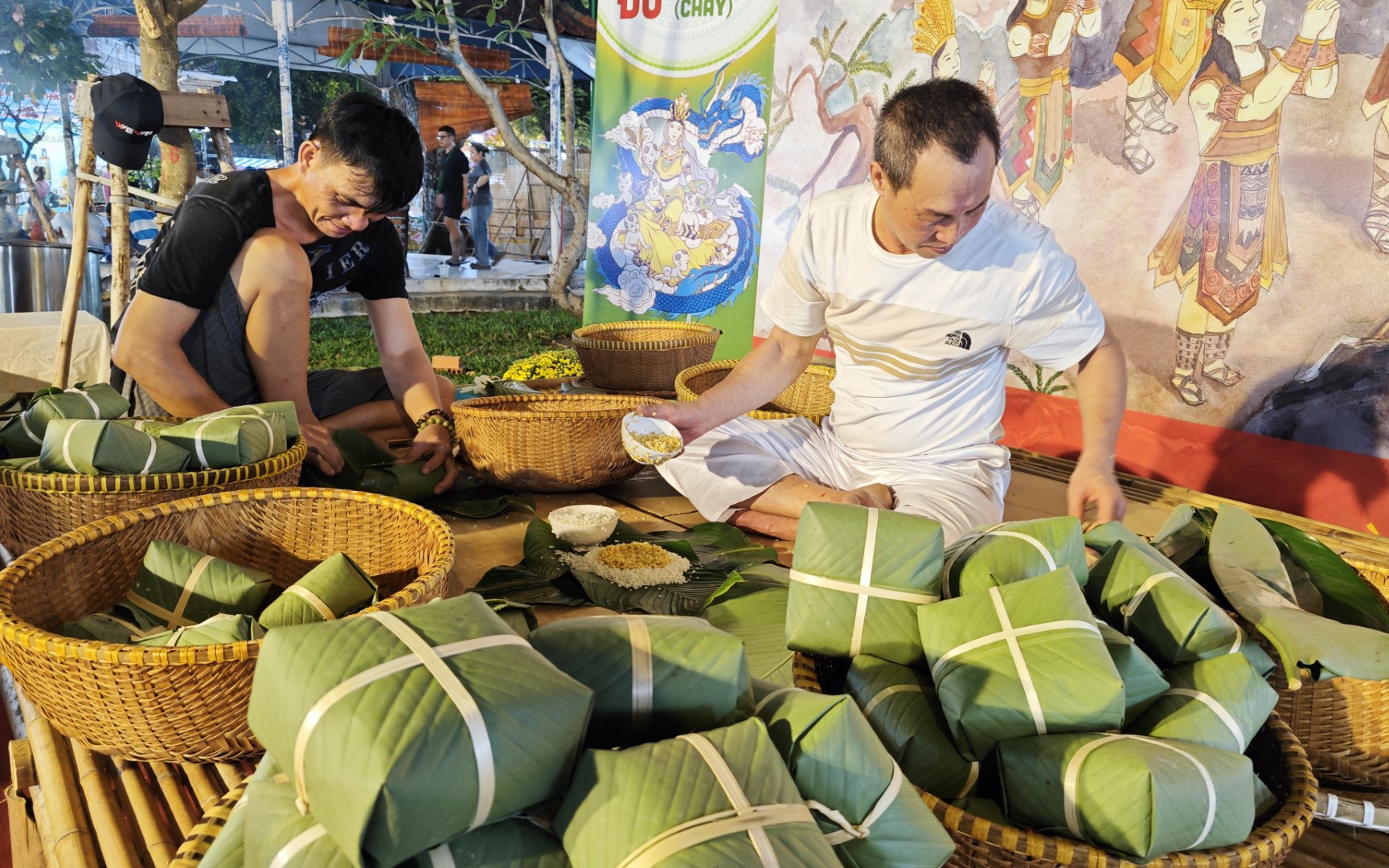 Người dân bắt đầu đặt bánh chưng Tết