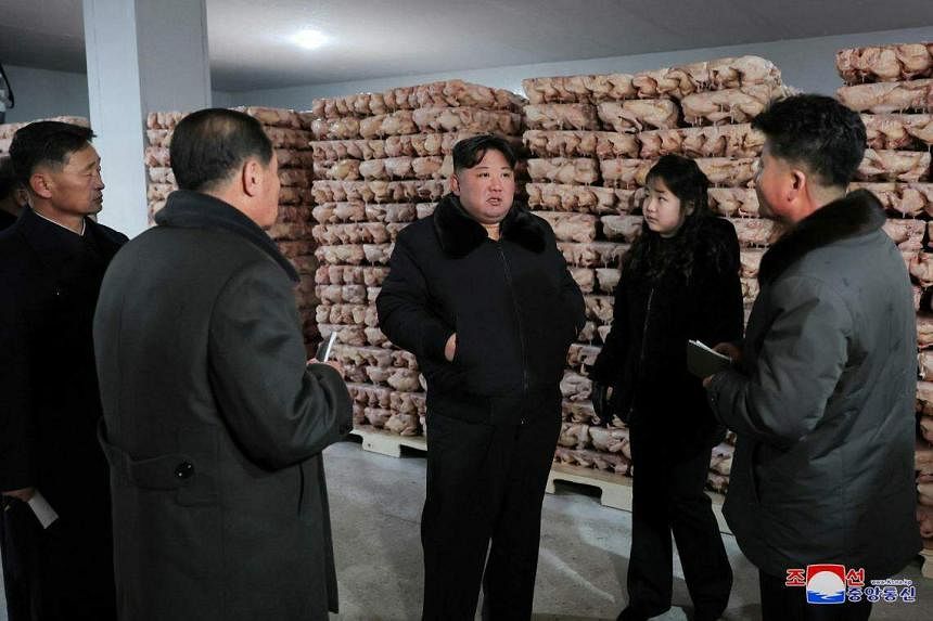 Vẻ ngo&agrave;i của con g&aacute;i &ocirc;ng Kim Jong-un g&acirc;y ch&uacute; &yacute;- Ảnh 2.