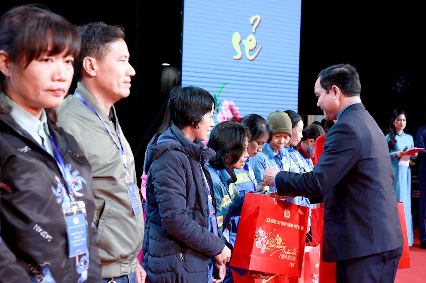 Trên 24 triệu lượt đoàn viên, lao động được tặng quà từ Chương trình “Tết Sum vầy”- Ảnh 2.