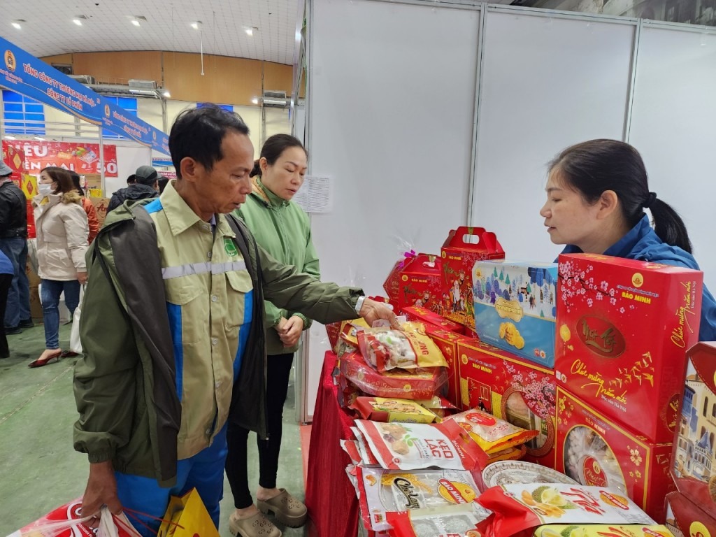 Trên 24 triệu lượt đoàn viên, lao động được tặng quà từ Chương trình “Tết Sum vầy”- Ảnh 10.