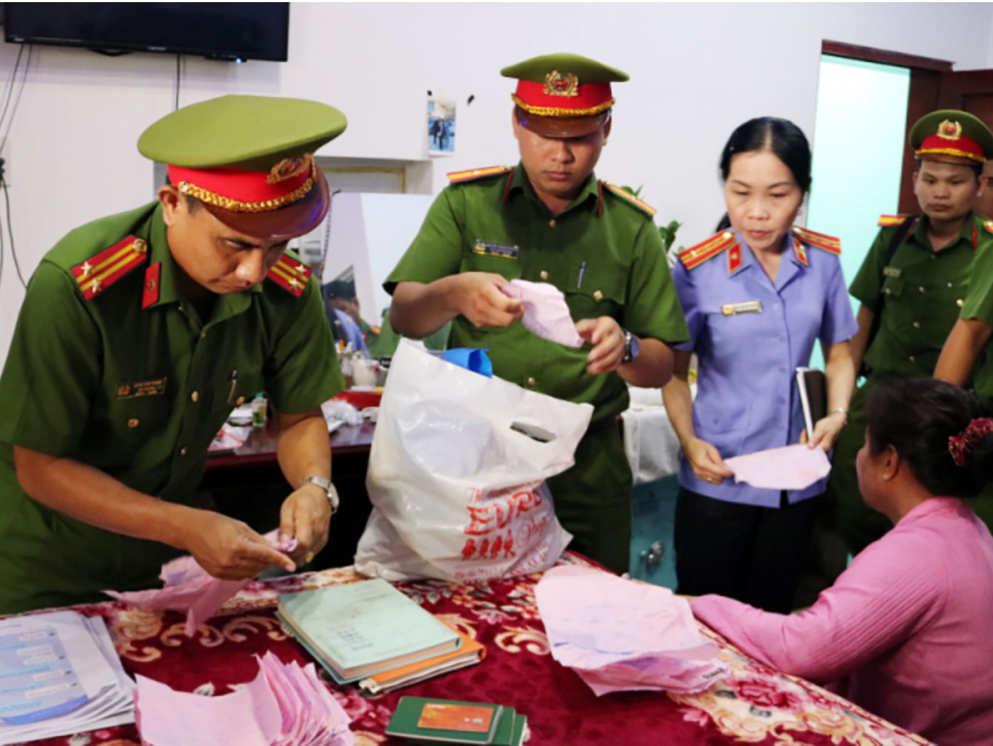 Ngăn chặn t&iacute;n dụng đen dịp Tết- Ảnh 1.