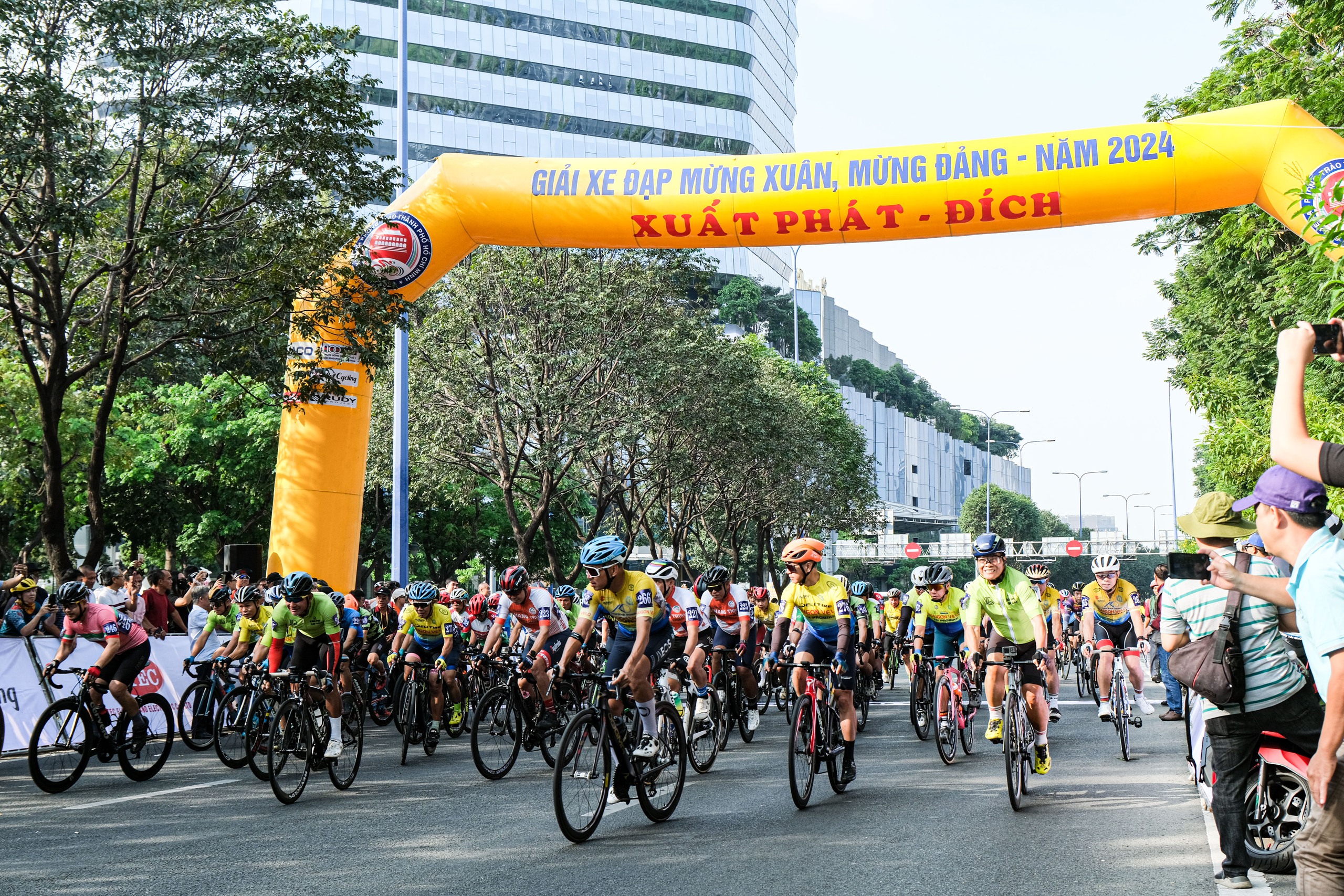 Hấp dẫn Giải đua Xe đạp phong trào TP HCM "Mừng Xuân - mừng Đảng 2024"- Ảnh 1.