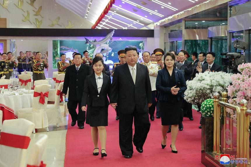 Vẻ ngo&agrave;i của con g&aacute;i &ocirc;ng Kim Jong-un g&acirc;y ch&uacute; &yacute;- Ảnh 1.