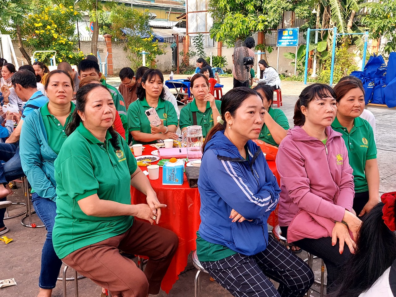 Hàng ngàn công nhân sắm Tết tại “Phiên chợ 0 đồng”- Ảnh 8.