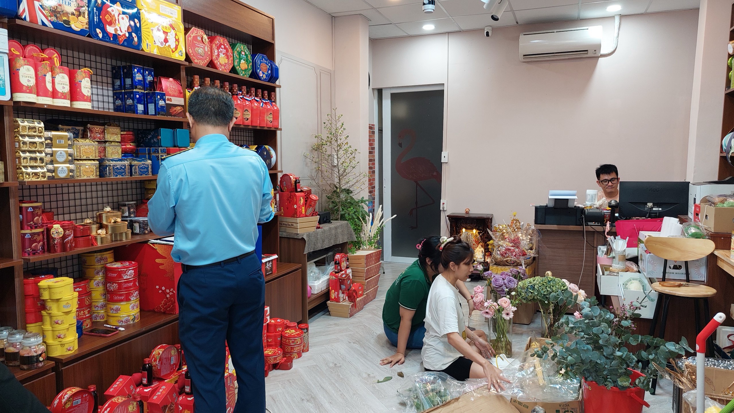 Bắt giữ h&agrave;ng trăm kg mứt gừng dẻo kh&ocirc;ng nguồn gốc- Ảnh 2.