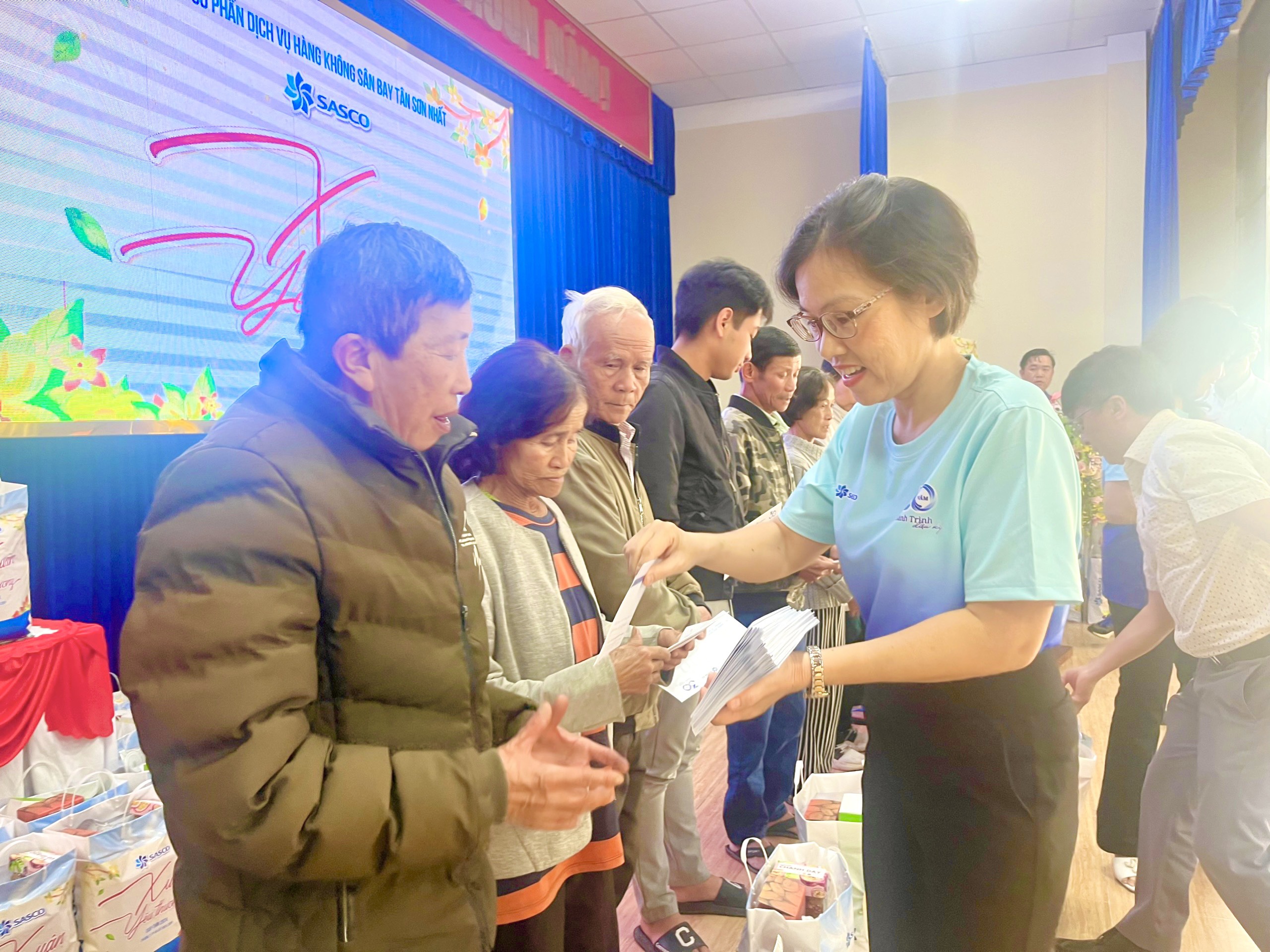 SASCO v&agrave; h&agrave;nh tr&igrave;nh "Xu&acirc;n y&ecirc;u thương" khắp mọi miền đất nước
- Ảnh 1.