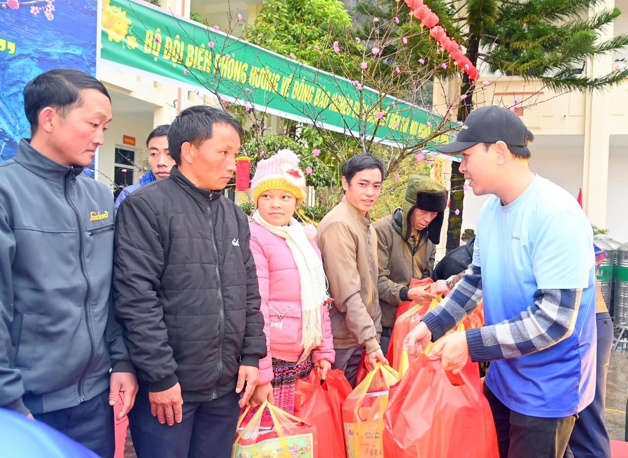 SASCO v&agrave; h&agrave;nh tr&igrave;nh "Xu&acirc;n y&ecirc;u thương" khắp mọi miền đất nước
- Ảnh 3.