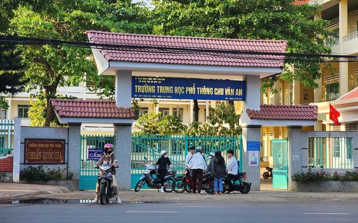 Nữ hiệu trưởng một mình tự quyết nhiều việc quan trọng của trường