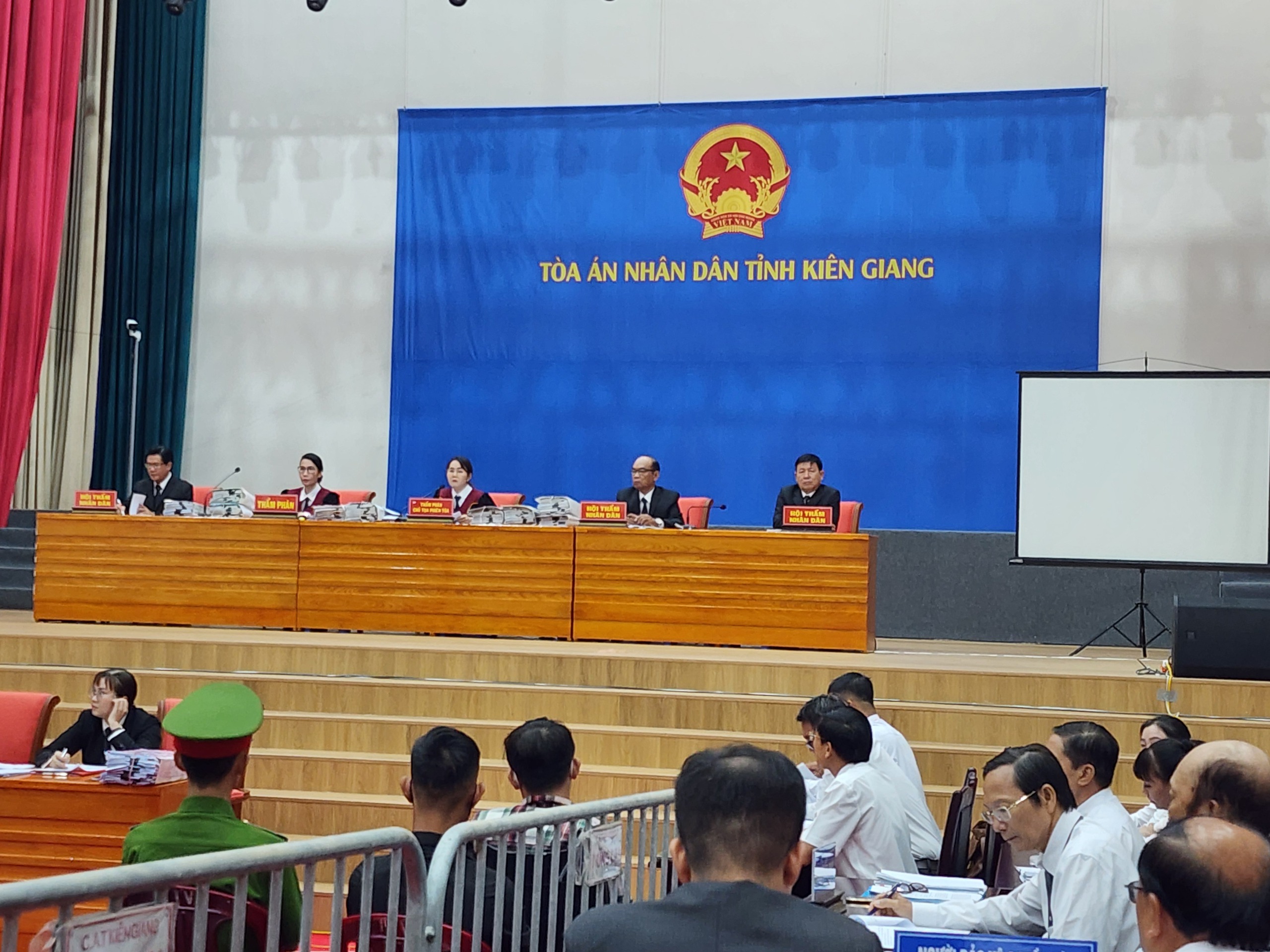Đang x&eacute;t xử vụ giang hồ nổ s&uacute;ng l&agrave;m 8 người thương vong ở Ph&uacute; Quốc- Ảnh 7.
