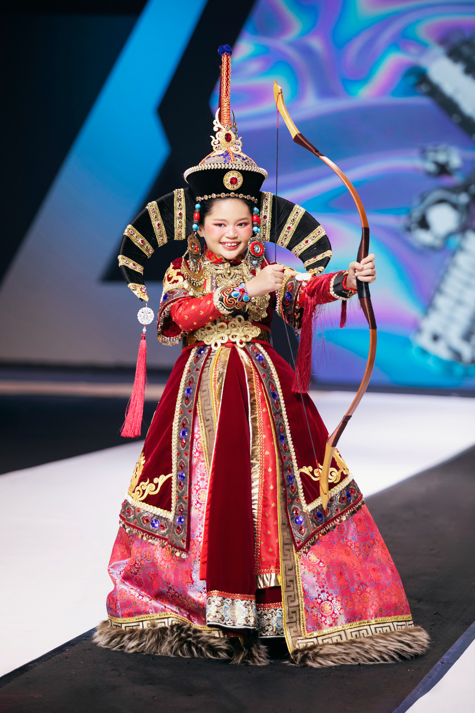 Ấn tượng trang phục dân tộc
- Ảnh 7.