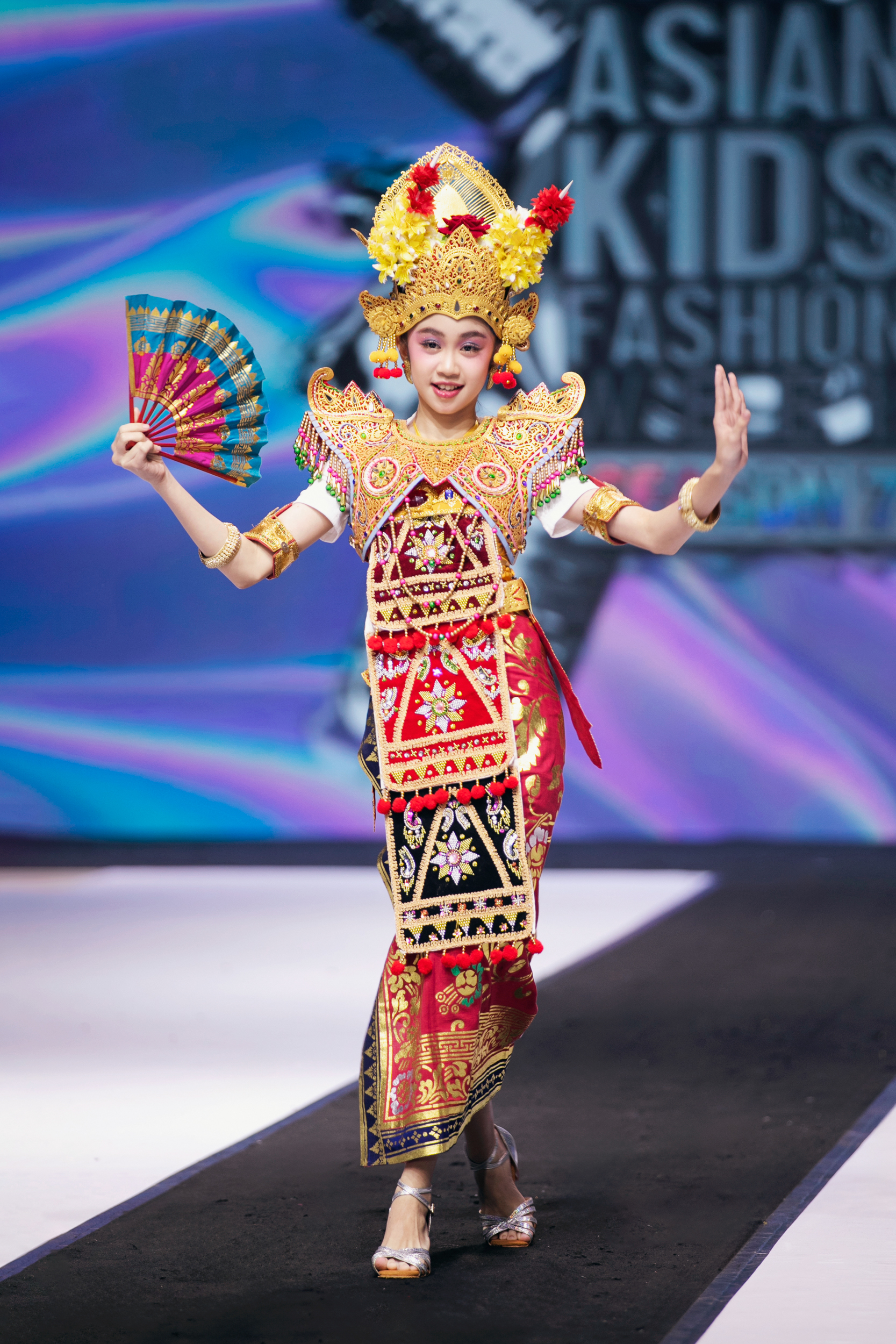 Ấn tượng trang phục dân tộc
- Ảnh 4.
