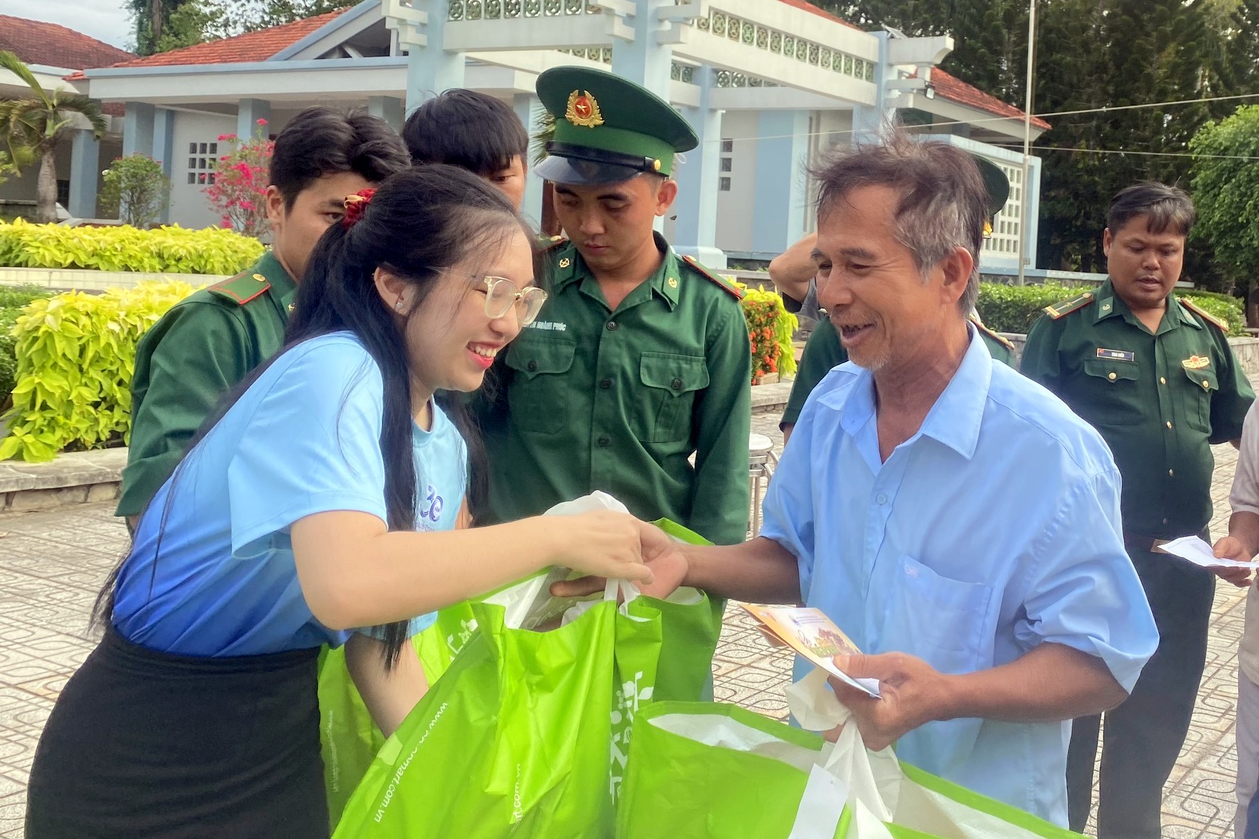 SASCO v&agrave; h&agrave;nh tr&igrave;nh "Xu&acirc;n y&ecirc;u thương" khắp mọi miền đất nước
- Ảnh 4.
